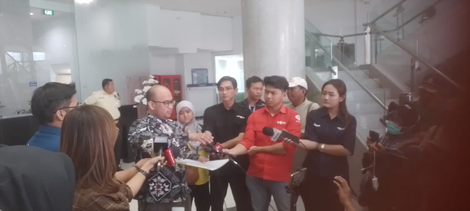 Tim Pengacara Dini Sera Afriyanti Laporkan Hakim Pengadilan Negeri Surabaya ke Komisi Yudisial dan Bawas MA