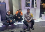 Bhabinkamtibmas Wilayah Hukum Polsek Csr (Cisarua) cek pos kamling warga binaan sampaikan pesan kamtibmas