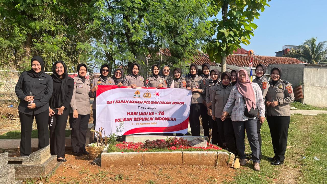 Perayaan HUT Polwan ke-76: Polwan Polres Bogor Gelar Pengaturan Lalu Lintas dan Bagikan Coklat pada 1 September 2024