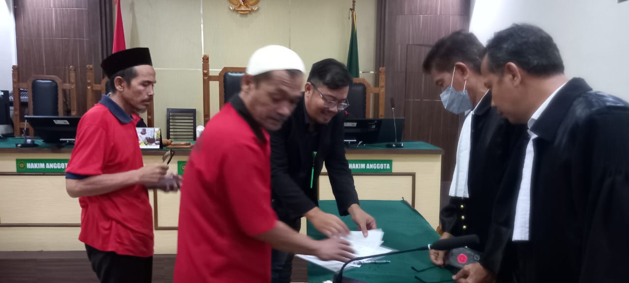 Asep Wahyudi dan Adang Jumadin Warga Parung Ponteng Kecewa atas Hukuman Putusan 1 Tahun 6 Bulan