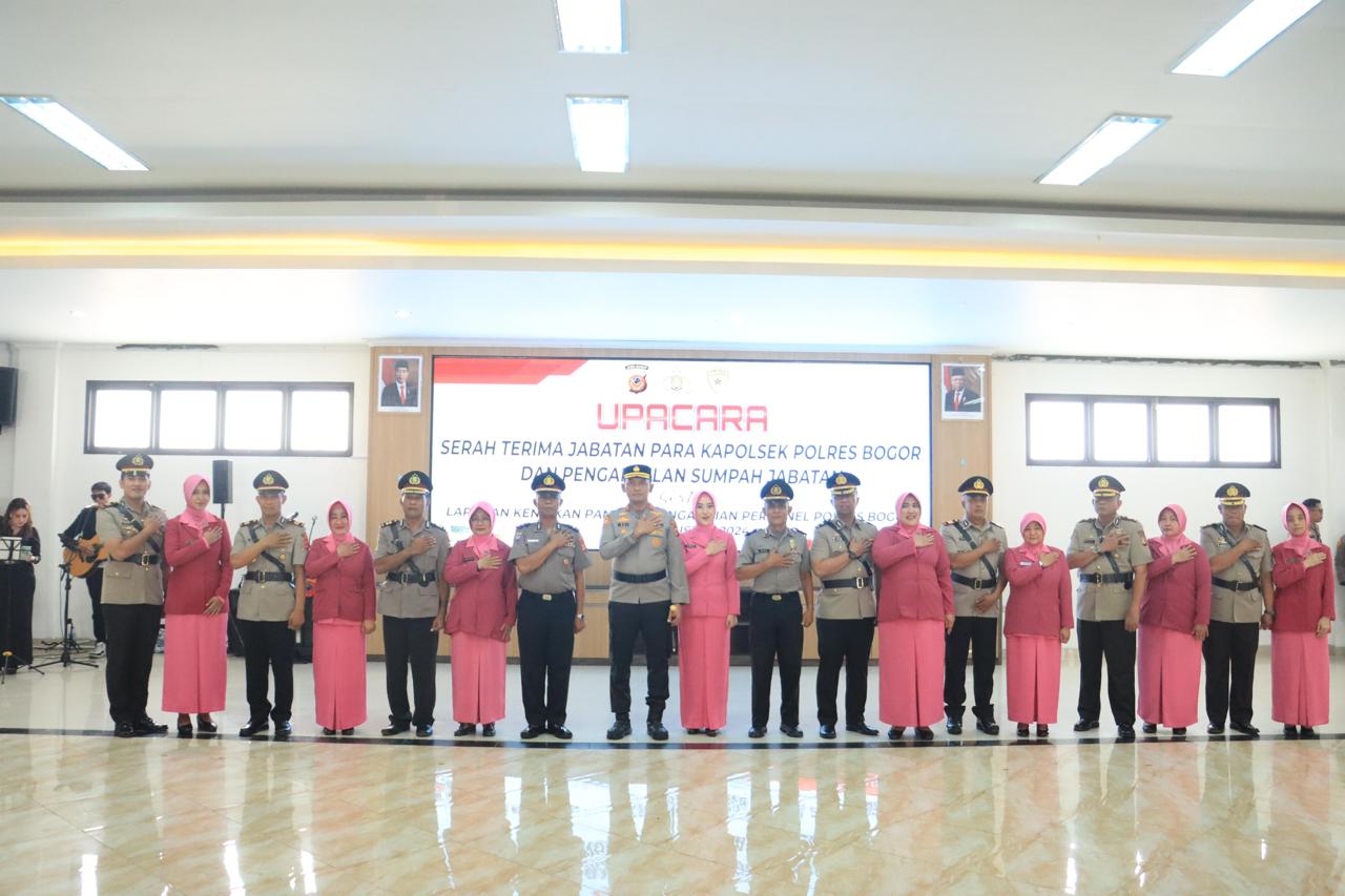 Kapolres Bogor Pimpin Upacara Sertijab Para Kapolsek Jajaran Serta Kenaikan Pangkat Pengabdian Polres Bogor