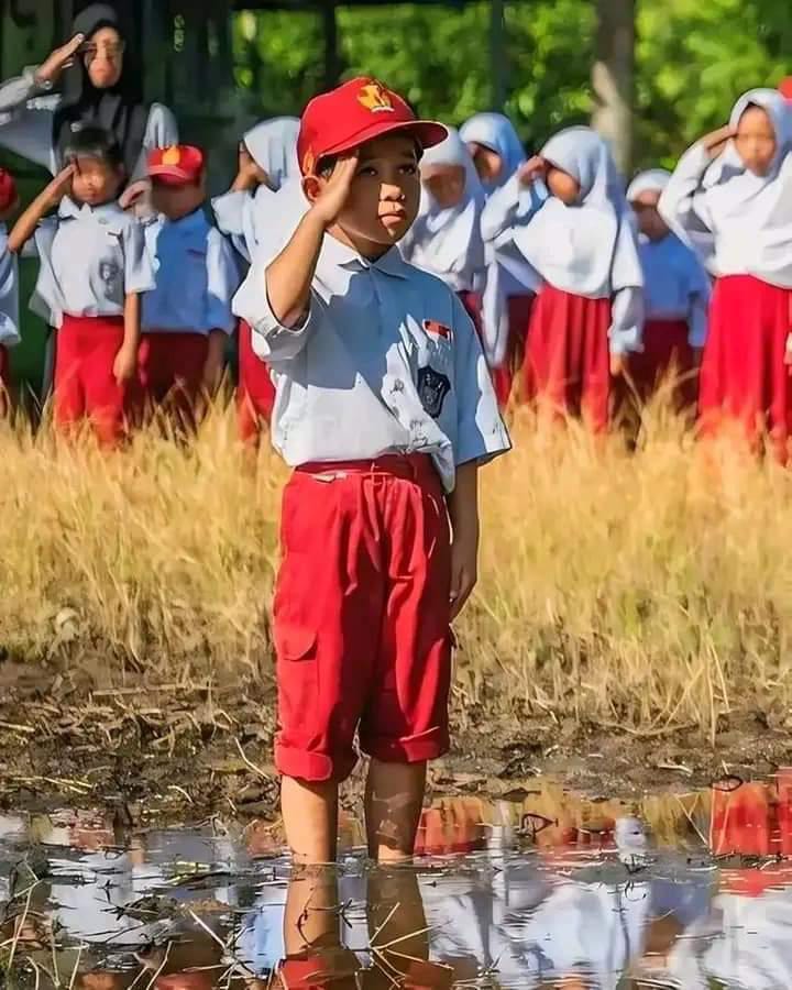 Nasionalisme Kami Tak Luntur, Meskipun Upacara Dikubangan Lumpur