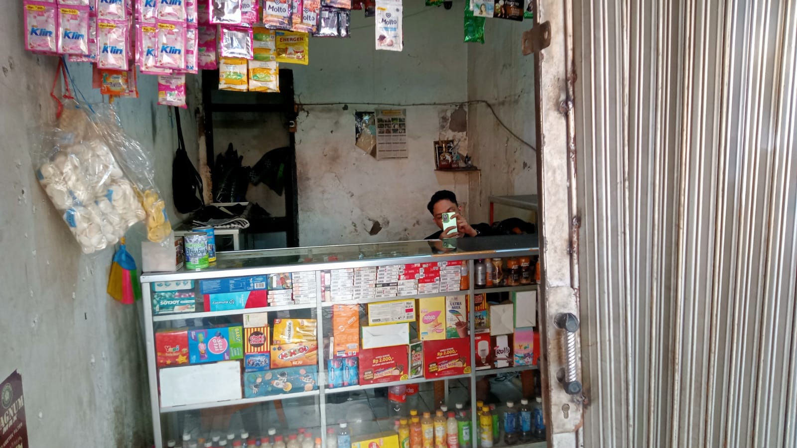 Warung Klontongan Diduga Menjual Obat Terlarang di Daerah Gunung Batu Kota Bandung