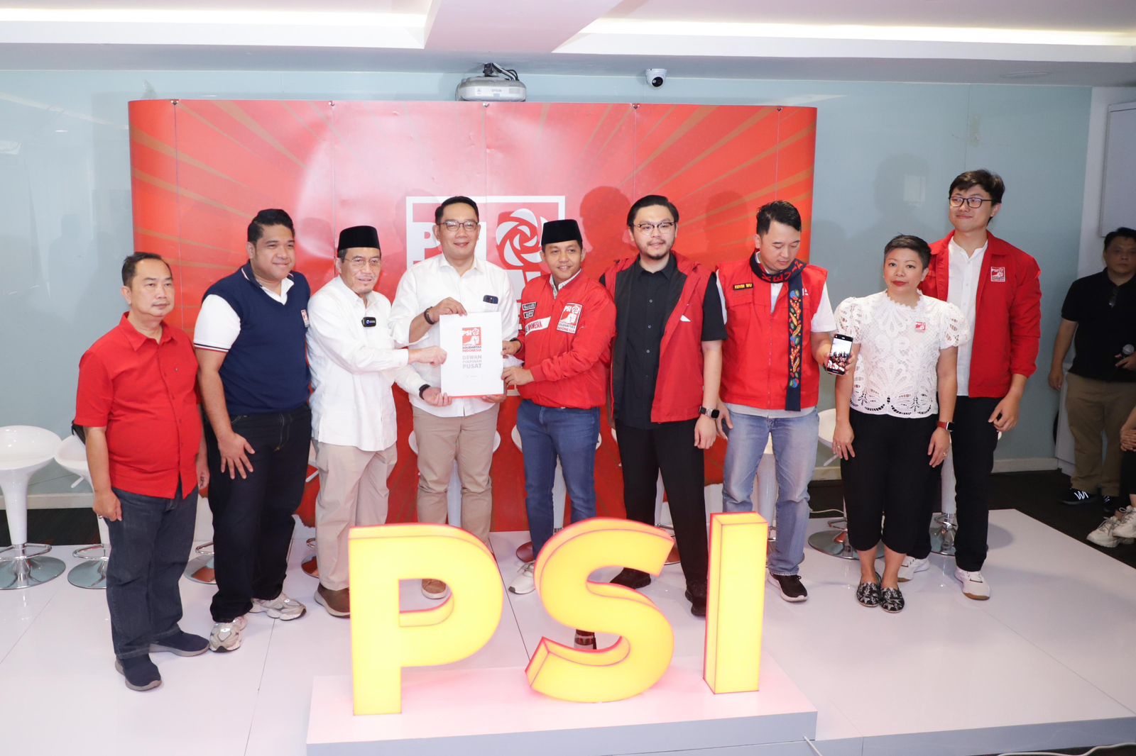 DPP PSI Serahkan B1-KWK Kepada Ridwan Kamil dan Suswono