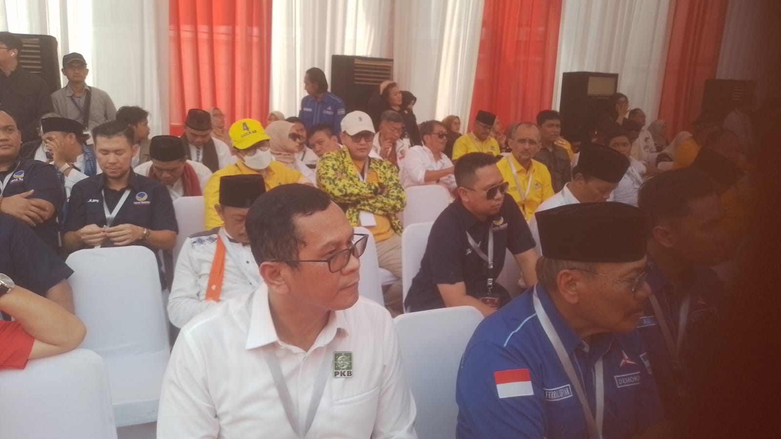 Ridwan Kamil dan Suswono Tiba di Kantor Komisi Pemilihan Umum Daerah Khusus Ibu Kota Jakarta