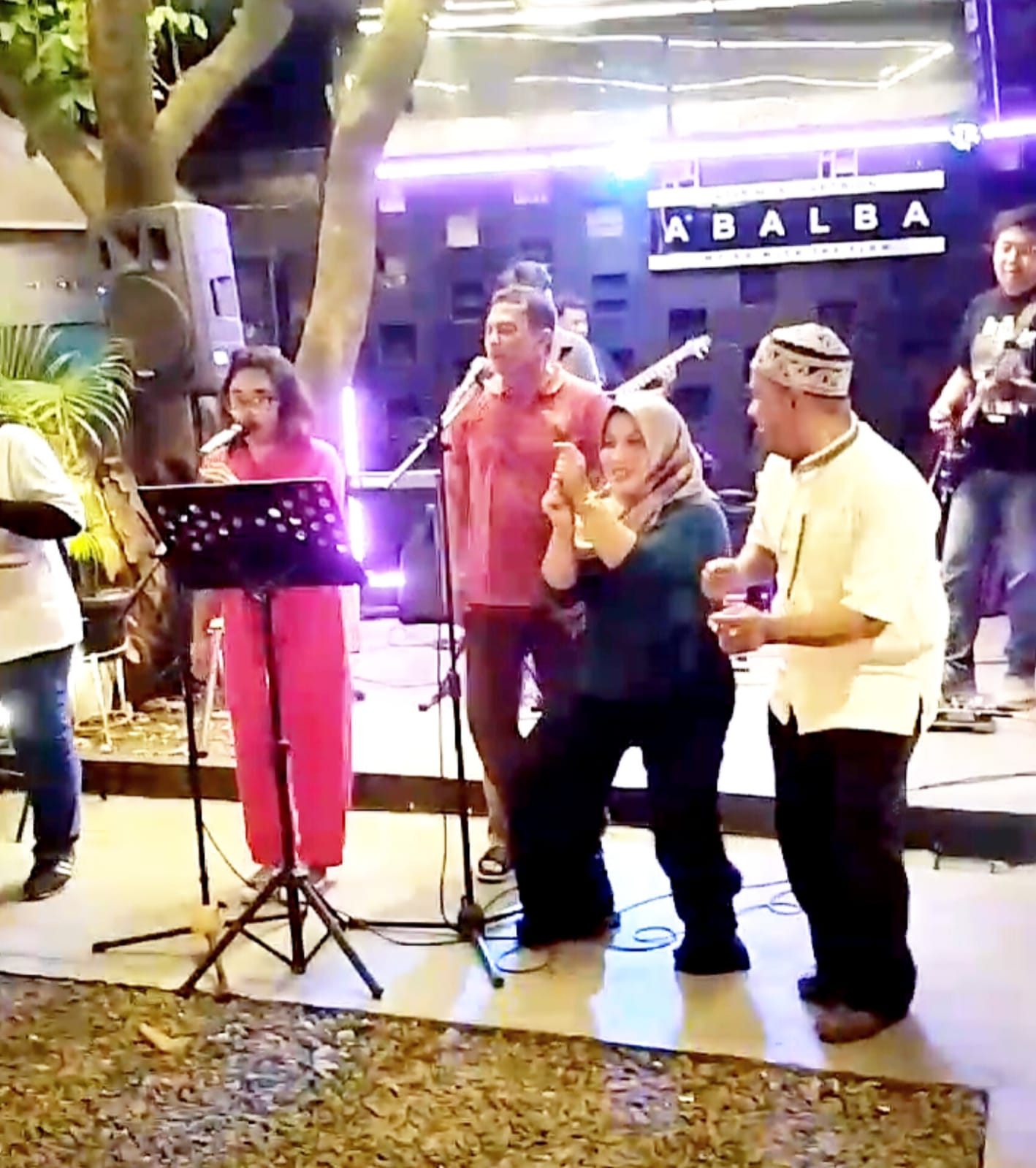 Acara jumpa kangen SMP Budi Bhakti, Sabtu (7/9/2024). (dok. Harianesia.com)