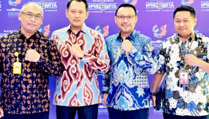 Kepala BPN Kota Depok, Indra Gunawan, bersama Kepala Seksi Penetapan Hak dan Pendaftaran, Dindin Saripudin saat menghadiri International Meeting on Best Practices of Ulayat Land Registration in Indonesia and ASEAN Countries yang berlangsung di Bandung, Jawa Barat, 4-7 September 2024 lalu. (ist)