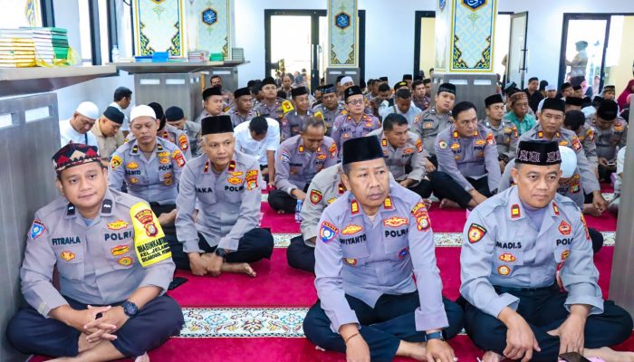 Ustadz Nur Maulana Semarakkan Maulid Nabi di Polres Metro Jakarta Barat dengan Pesan Cinta Rasul serta Wujudkan Pemilukada 2024 aman dan sukses 2