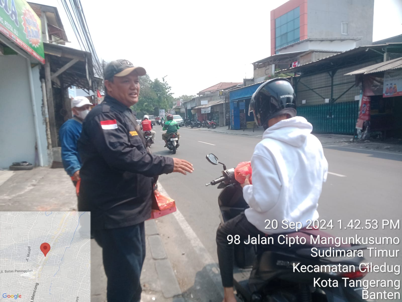 Ratusan Makanan Gratis Dibagikan Pengurus FWJI Kota Tangerang Dalam Jum'at Berkah