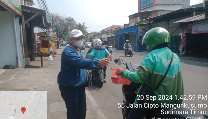 Ratusan Makanan Gratis Dibagikan Pengurus FWJI Kota Tangerang Dalam Jum'at Berkah 2