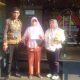Ibu Yatmi (tengah) usai melayangkan Surat Pengaduan