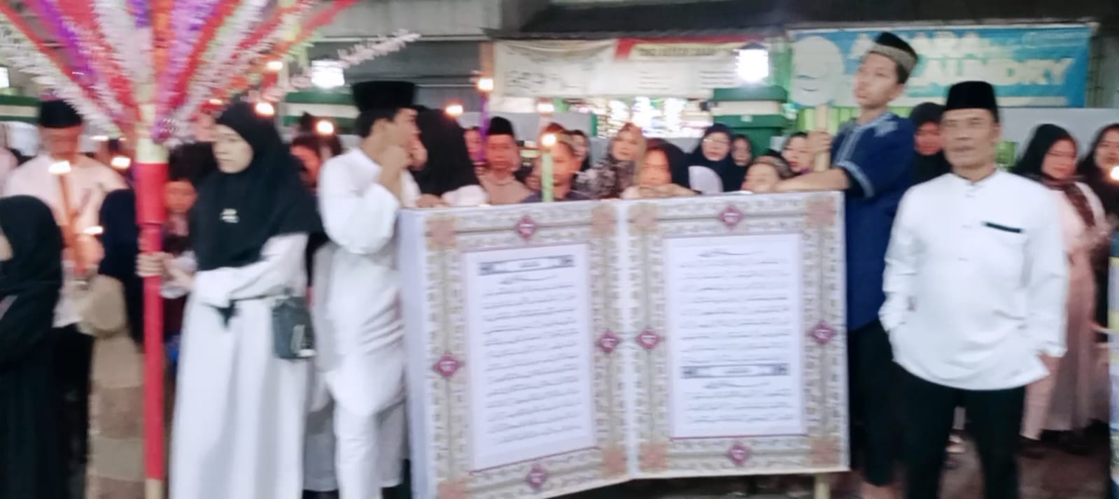 Meriahkan Maulid Nabi Muhammad SAW, Masjid Al Akhyar Gelar Tradisi Ambengan dan Kirab Religi