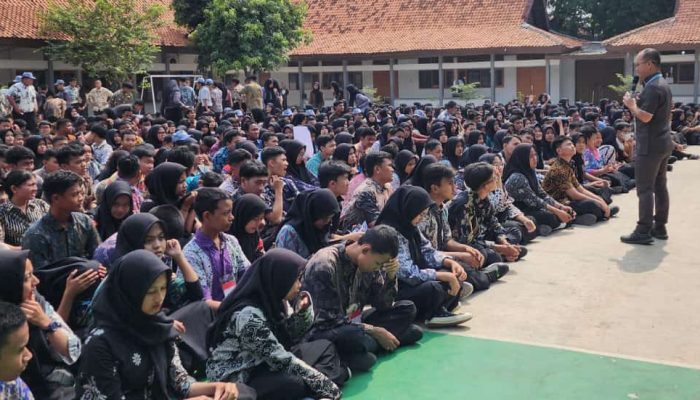 Yeremia Mendrofa Tegaskan Pentingnya Kesiapan 1000 Siswa SMKN 1 Kota Tangerang Hadapi Tantangan Industri 4.0 2