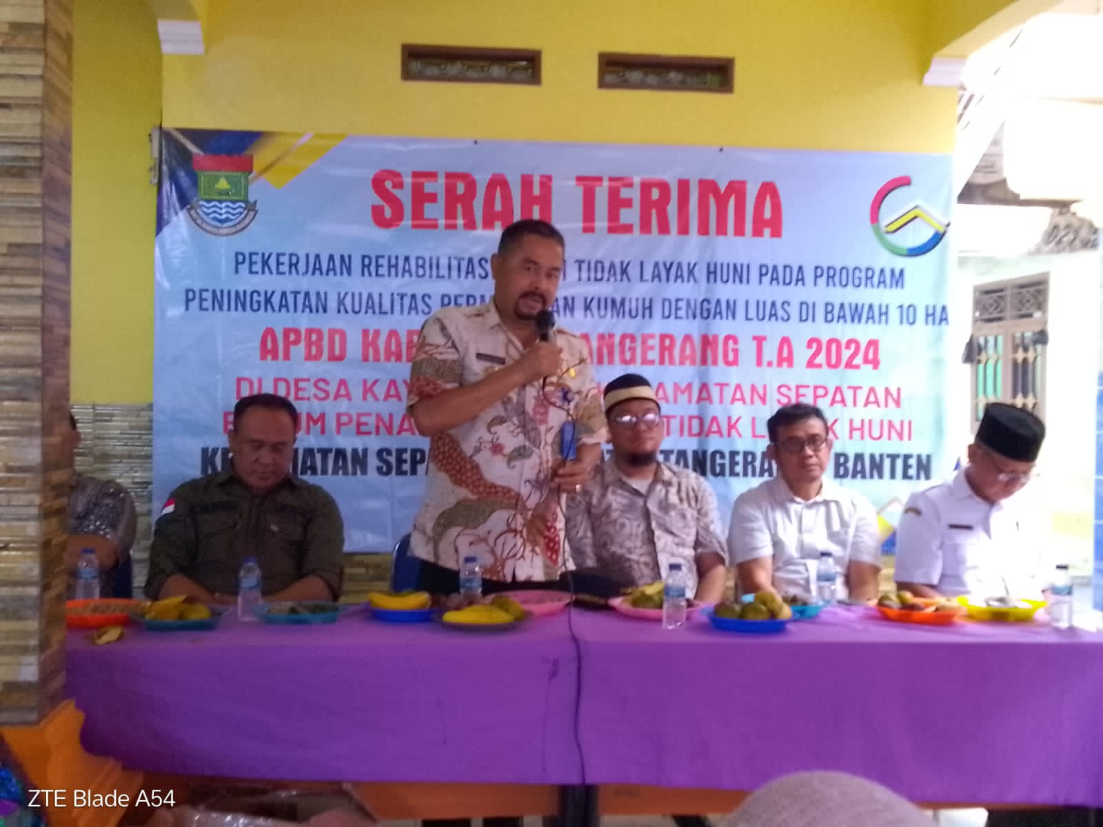Serah Terima Kunci Rumah Program RTLH Oleh Camat Sepatan, Desa Kayu Bongkok