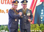 Kapolri Anugerahkan Bintang Bhayangkara Utama kepada Panglima TNI