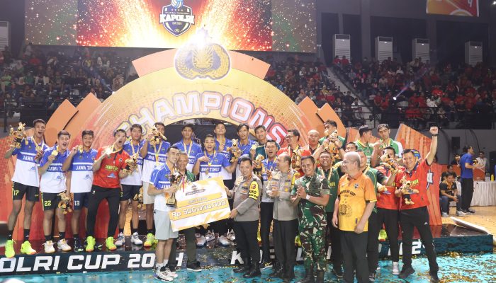 Kapolri Tutup Langsung Turnamen Bola Voli Sekaligus Resmikan Pembangunan Sumur Bor Dan Filtrasi Air Bersih Layak Minum Di Kalimantan Barat