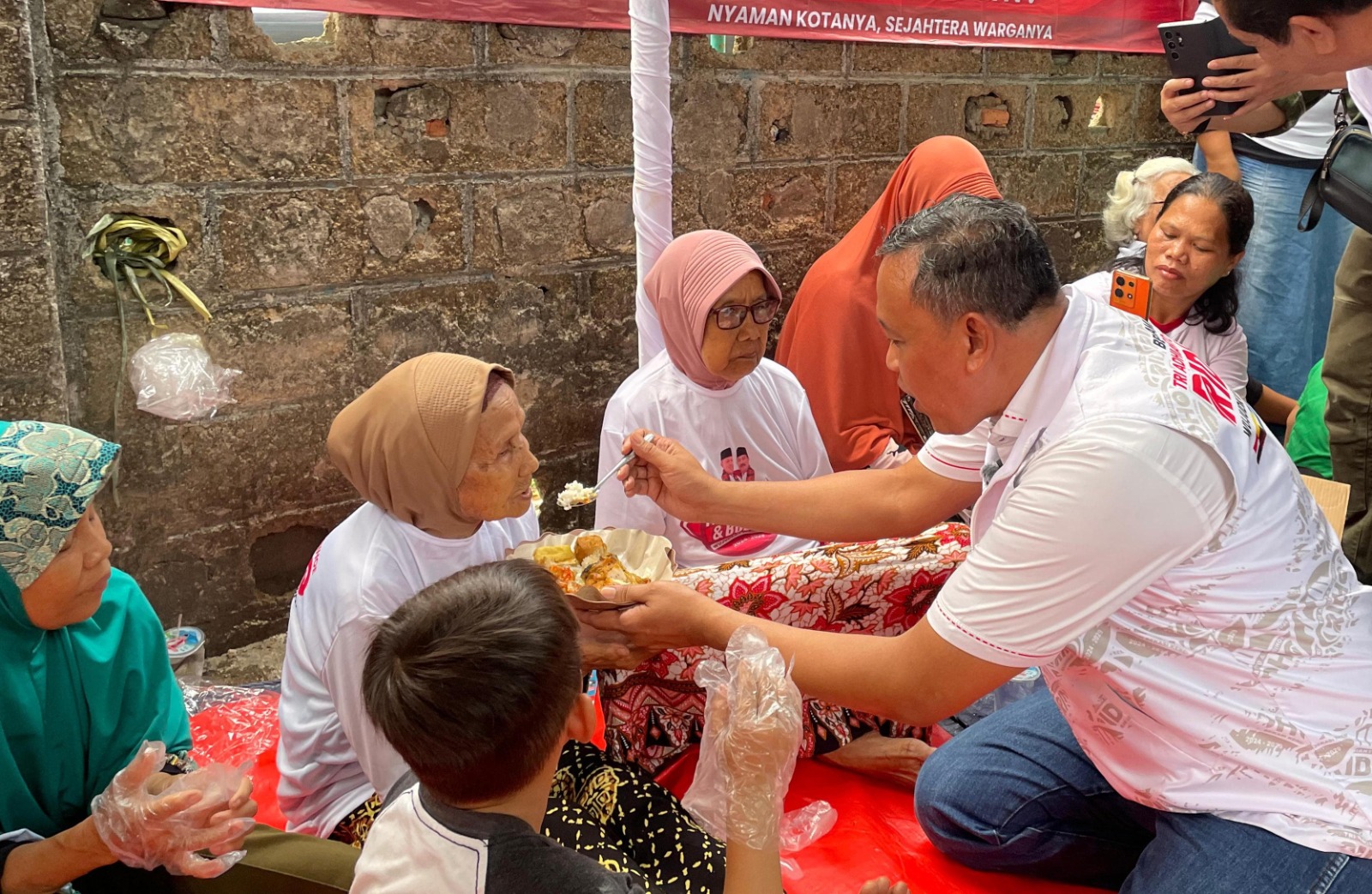 Warga Duren Jaya Nyatakan Dukungan untuk Tri Adhianto Setelah Curhat Langsung