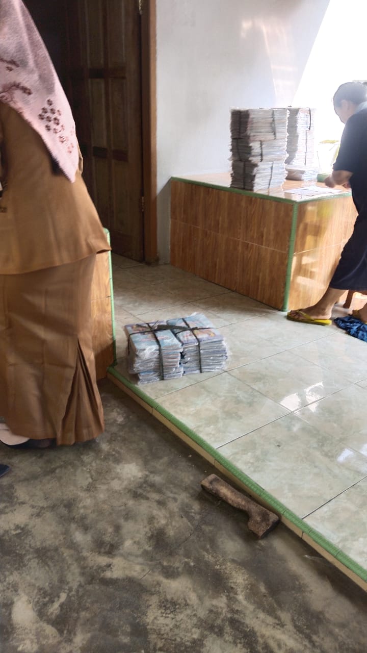 Diduga Kuat Kepala Sekolah UPT SDN 033 Terlibat Penjualan LKS 2