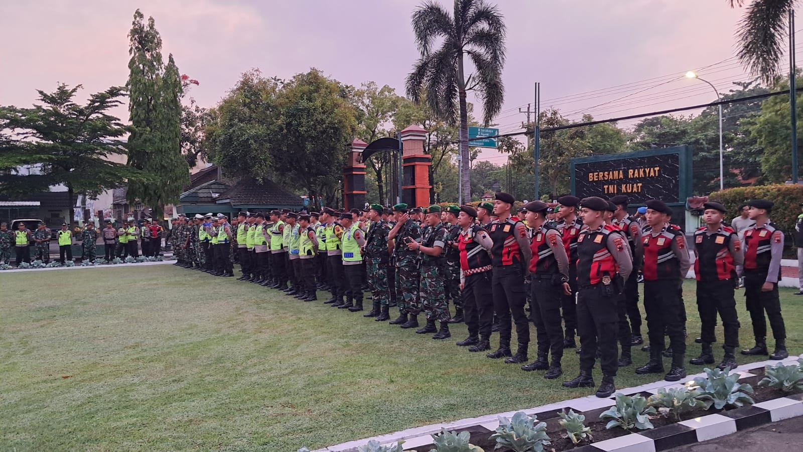Kapolres Kerahkan Ratusan Pengamanan, Kunjungan Kerja Wakil Presiden RI ke Ngawi Melintas Sragen Lancar