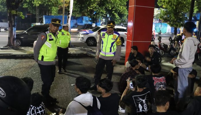 Wakapolres Sragen Pimpin Patroli Skala Besar, Selain Cegah Aksi Balap Liar, Fokus Amankan Obyek Vital KPU dan Bawaslu 2