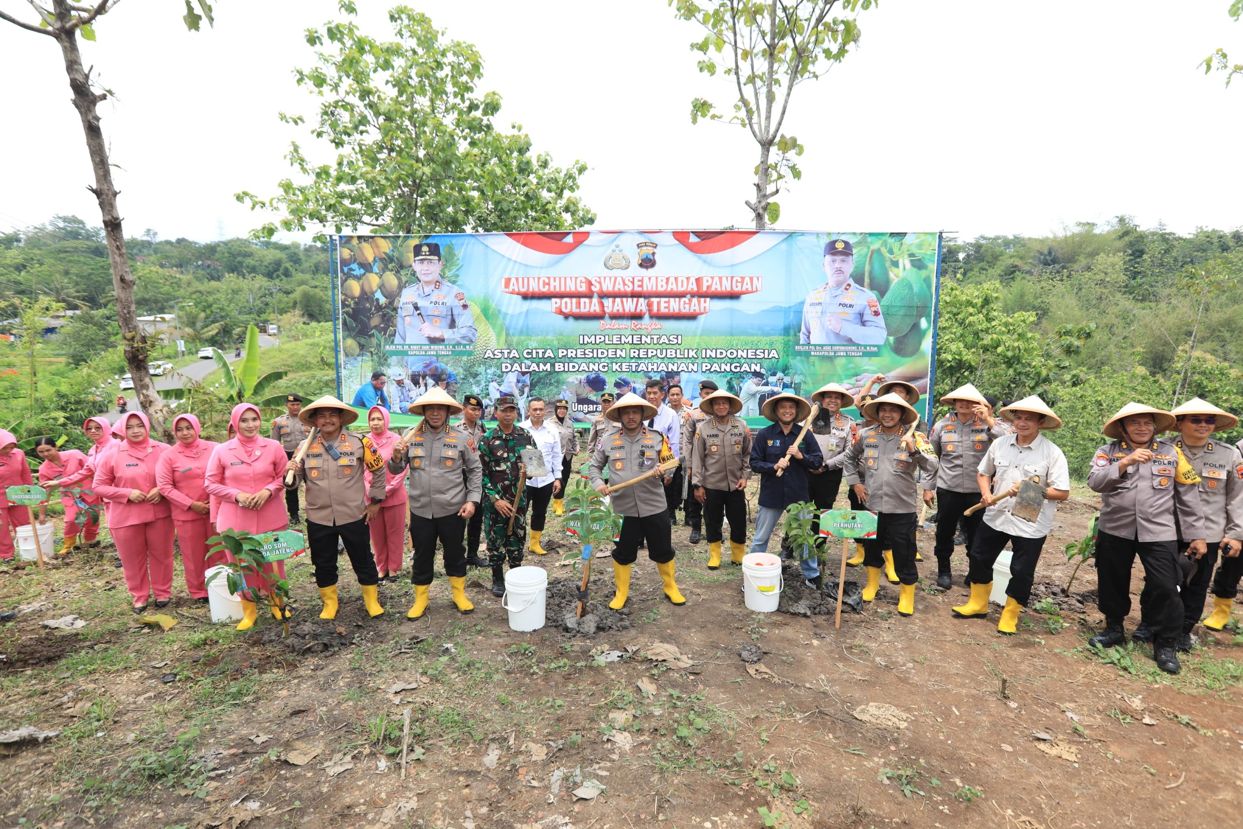 Swasembada pangan Polda Jateng, Wakapolda tanam ratusan pohon produktif dan benih ikan