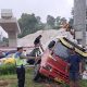 Rasakan Rem Tidak Berfungsi, Pengemudi Truk Muat Hebel Alami Kecelakaan Tunggal