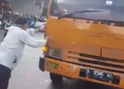 Truk Alami Rem Blong di Slipi, 8 Kendaraan Ringsek dan 2 Nyawa Melayang