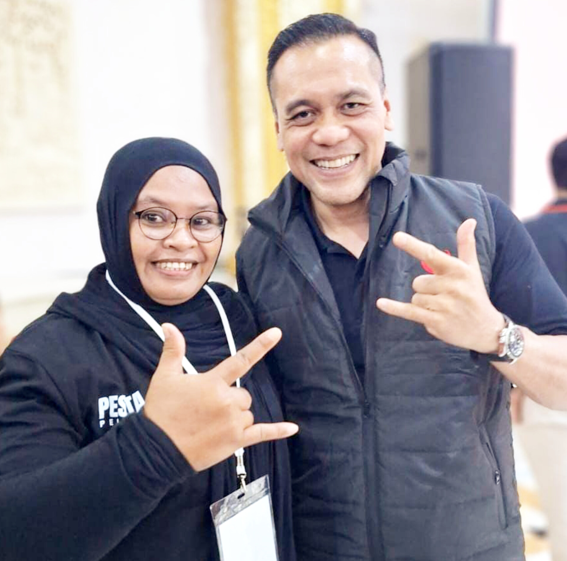 Ket foto : Pasangan kontestasi Pilkada Untung Tamsil dan Yohana Dina Hindom (UTA’YOH) dari pilkada 2024.(dok. Harianesia.com)