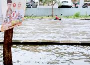 Proyek Jalan Boulevard GDC Kota Kembang Disorot: Banjir dan Anak-anak Berenang di Tengah Genangan