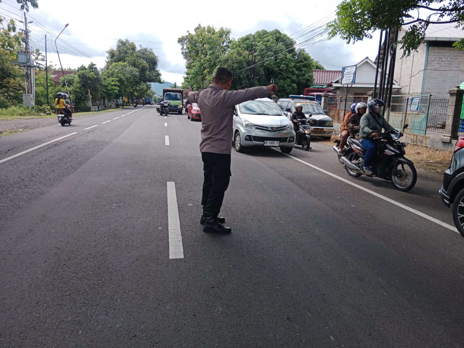 Polisi Olah TKP Kecelakaan Lalulintas 2 Motor Adu Banteng Di Selogiri