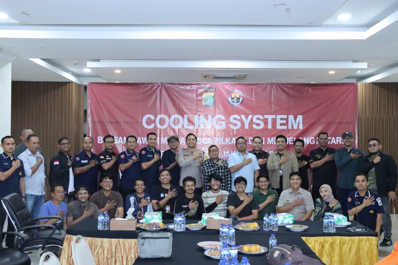 Polres Metro Jakarta Barat Jalin Silaturahmi dengan Awak Media Melalui Kegiatan Cooling System Pasca Pilkada dan Menjelang Nataru 2025