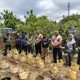 Implementasikan Program Asta Cita, Kapolsek Plupuh Motori Olah Lahan Ketahanan Pangan Bersama PPL dan Warga