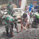 Terjun Langsung, Danramil Manyaran Bersama Warga Bangun Lumbung Padi