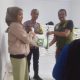 Bhabinkamtibmas Wilayah Hukum Polsek CSR (Cisarua) Polres Bogor Giat COOLING Sistem Monitoring Pembagian Beras BAPENAS RI kepada Warga Dan Sampaikan Pesan Kamtibmas