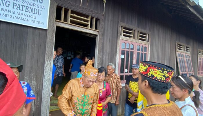 Saat Disambut oleh Tokoh Adat