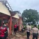 Puting Beliung Terjang Desa Karanggondang Jepara, Polisi Evakuasi Puing-puing dan Barang Warga Terdampak