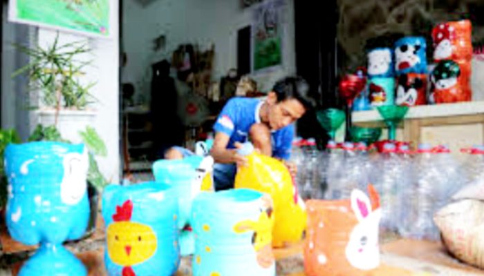 Lurah Pondok Jaya Dorong Kreativitas Remaja Melalui Urban Farming, Ini Hasilnya!