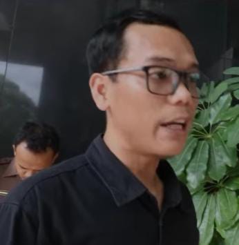 Koordinator Aksi dari Maluku Utara, Wulan Rygyar Nainggolan, mengatakan, dalampersidangan kasus dugaan suap terkait izin usaha pertambangan (IUP) di Maluku
Utara (Malut) dengan terdakwa Abdul Ghani Kasuba selaku mantan Gubernur Malut,