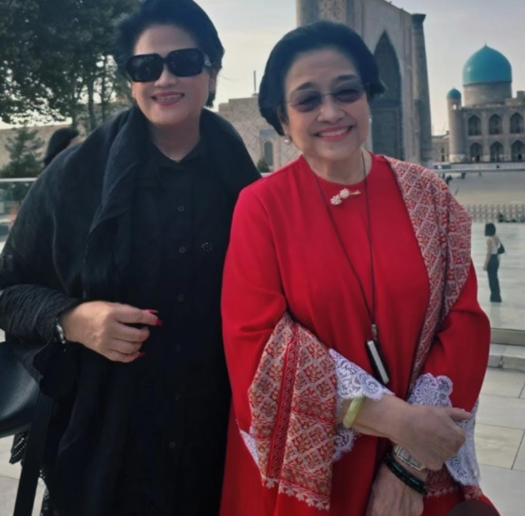 Hj.Megawati Soekarnoputri bersama Prof Connie Rahakundini Bakrie