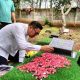 H.Maryono Hasan Wakil Walikota Tangerang Terpilih, ketika berziarah ke makam orangtua di Panunggangan, Kecamatan Pinang, Kota Tangerang, Senin (17/2/2025).