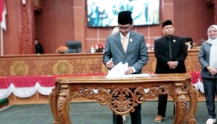 DPRD Kota Depok Tetapkan Supian Suri – Chandra Rahmansyah sebagai Wali Kota dan Wakil Wali Kota Terpilih
