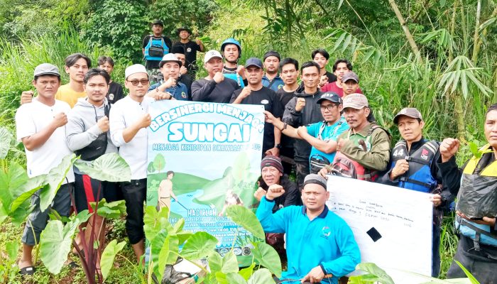 P3C Bersama Aliansi Sabojong Gotong Royong Bersihkan Curugan Wadon, Jarot: Dorong Kesadaran Lingkungan