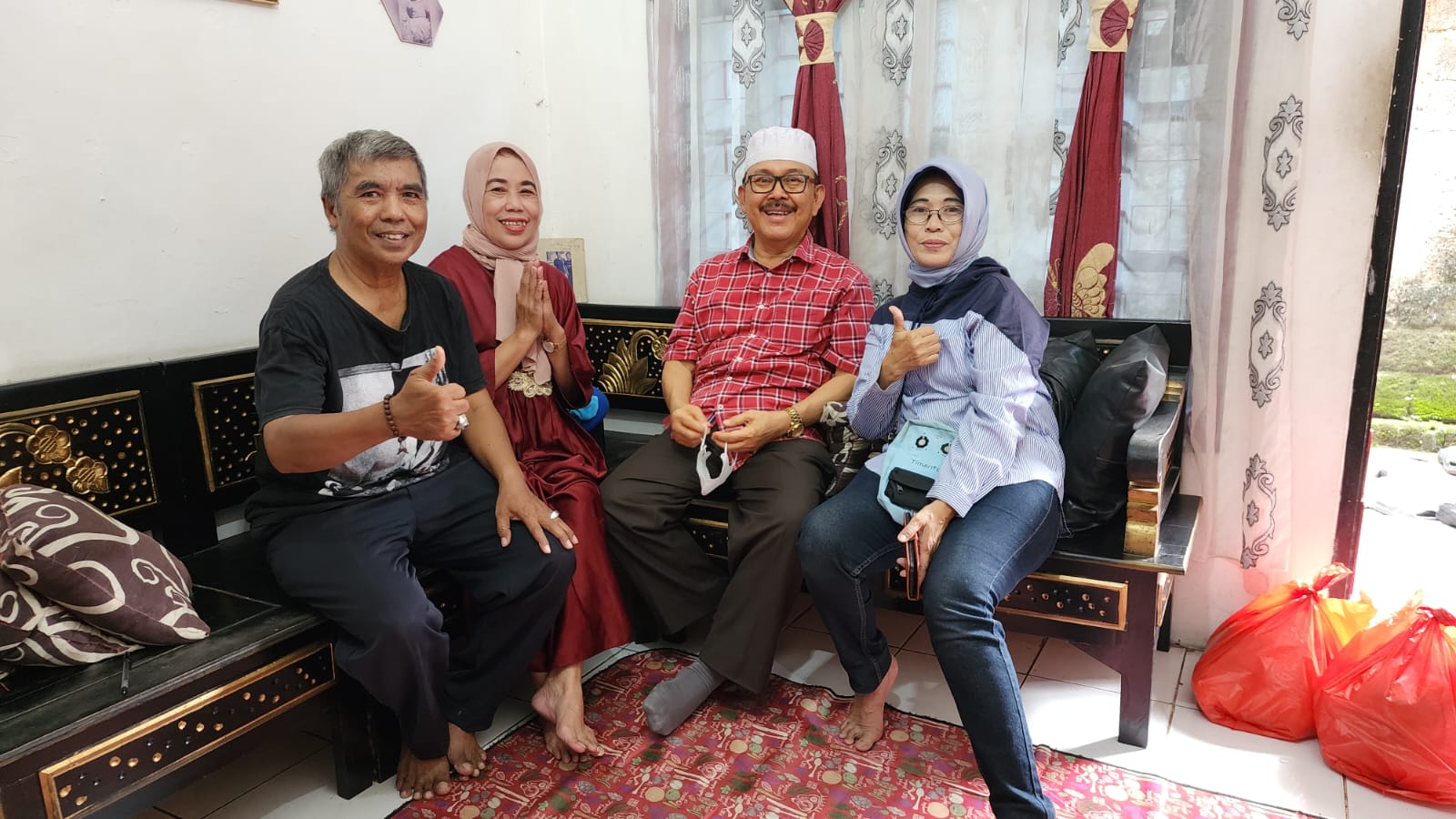 Irjen Pol (Purn) Drs.H.Eddy Kusuma Wijaya, SH.,MH ,MM Mantan DPR RI Serbakan 45 Paket Sembako pada Kaum Duafa dan Yatim Piatu Jumat (7/3/25)
