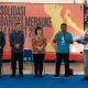 Keterangan foto: (Dari kiri) Agustinus Guritno, Asisten I Sekretaris Daerah Provinsi Papua Selatan; Mugiyanto Sipin, Wakil Menteri HAM RI; Atnike Sigiro, Ketua Komnas HAM RI; Teddy Wakum, Ketua LBH Papua Merauke; Simon Balagaize, perwakilan komunitas masyarakat adat Malind hadir mendampingi pembacaan Deklarasi Konsolidasi Solidaritas Merauke, 14 Maret