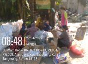 Warga RT 04 Purati Dukung Perekonomian dengan Mengumpulkan Barang Bekas untuk Dijual