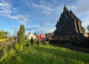 Tim K9 Polres Klaten Lakukan Sterilisasi Candi Sojiwan Jelang Waisak
