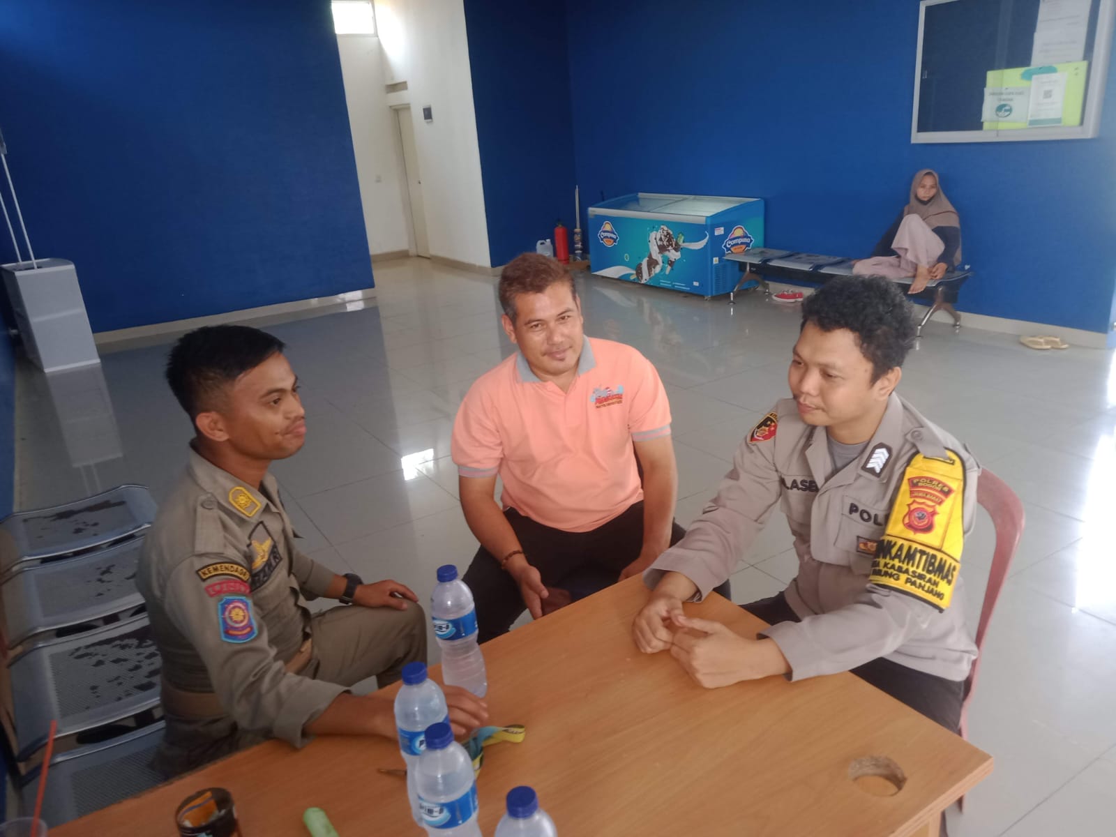 Jalin Kedekatan Dengan Masyarakat, Bhabinkamtibmas Polsek Parungpanjang Kunjungi Warga dan Sampaikan Pesan Kamtibmas