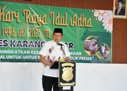 Kapolres Karanganyar Serahkan Hewan Qurban Secara Simbolis dalam Rangka Hari Raya Idul Adha 1446 H