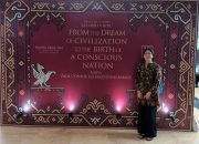 Karina Trihastuti Ungkap Kekagumanya Pada Prof.Connie Rahakundini diacara Ruang Diskusi Buku