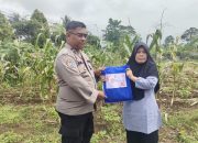 Sambut HUT Bhayangkara ke 79, Polsek Caringin Berikan Bantuan Sosial Kepada masyarakat kurang mampu